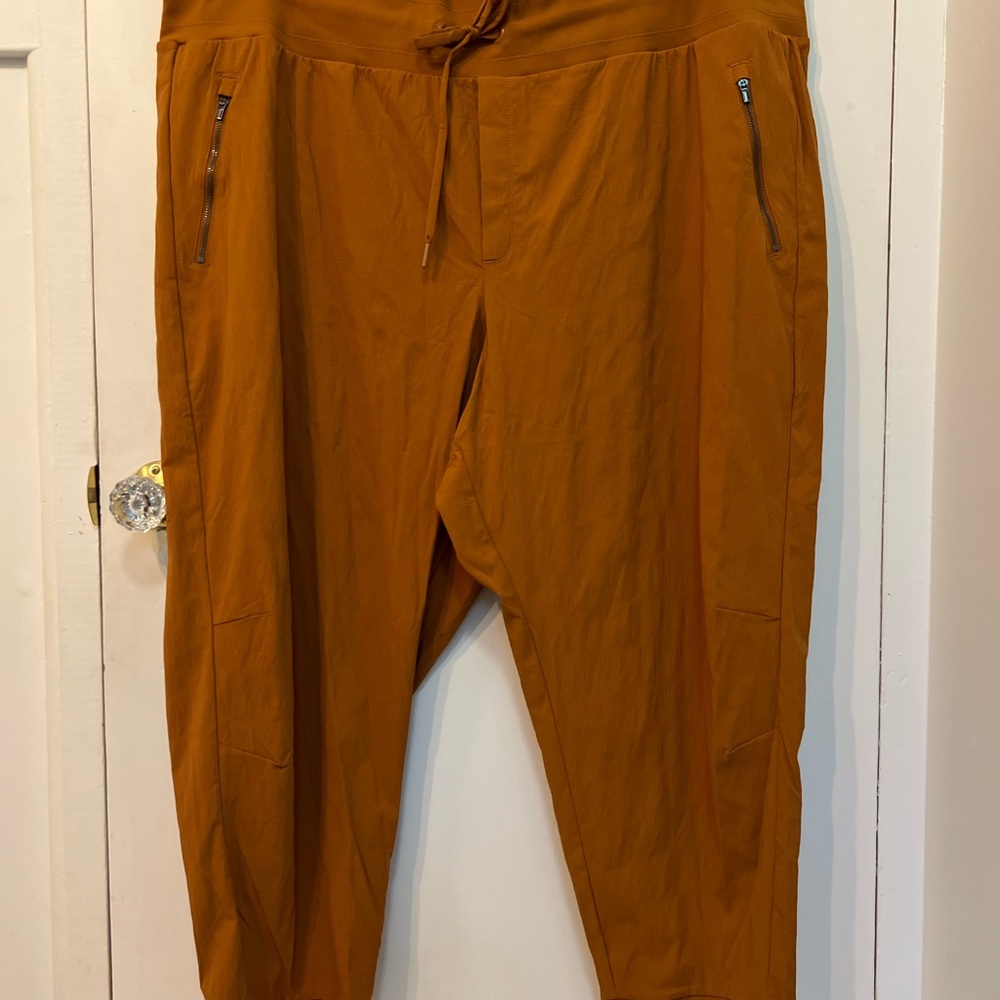 NWOT Athleta Women’s Trekkie North Jogger Cattail Brown Sz 26